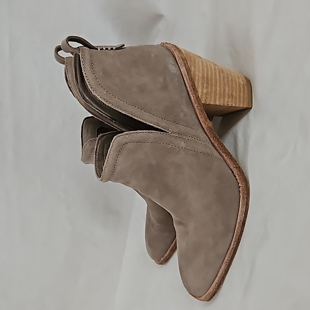 Jeffrey Campbell Rosee Bootie Suede Size 9.5 Gray Taupe - Picture 6 of 16